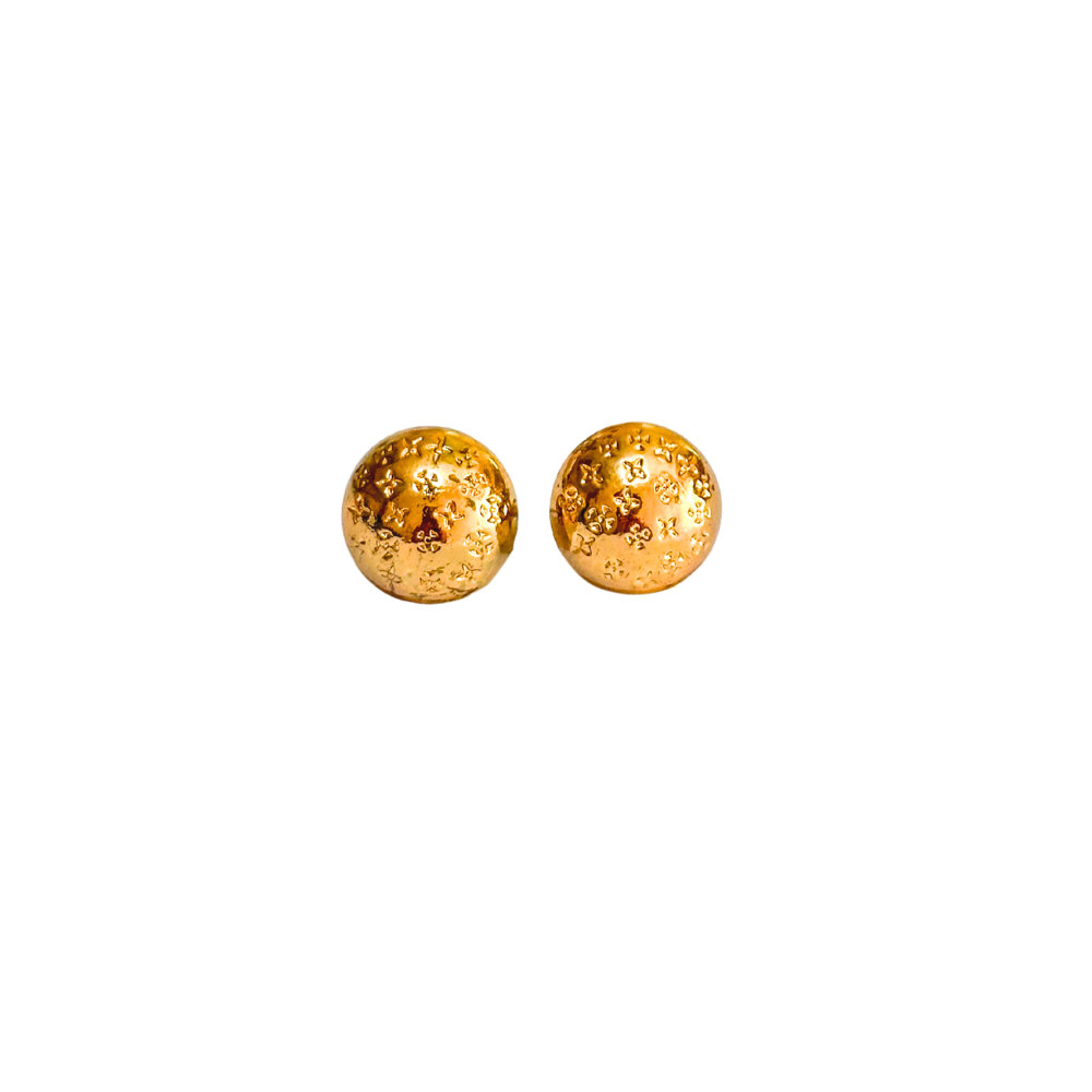 Lustre Studs
